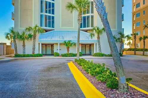 Gulf-front condo with beach access, private balcony, hot tub, pools & BBQ Hotels in Orange Beach
