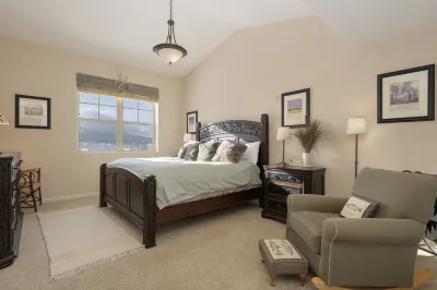 Stunning Mountain Views and Cozy Open Floor Plan - Inviting Retreat