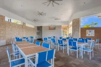 Screened-In Pool and Family Room with Entertainment - Stunning Oasis Hotel di Polk County