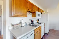 Relaxing condo with loft, electric grill, balcony, deck, washer/dryer, & WiFi Hotels in Branson