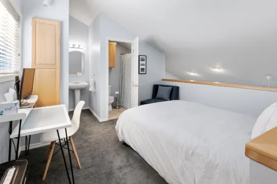 Charming Condo with Cozy Fireplace and Kids Club - Inviting Retreat