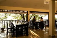 Wopakok Hotel and Restaurant Hotels in Champasak