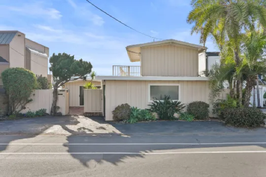 Panoramic Ocean Views and Cozy Fire Pit - Stunning Coastal Escape
