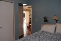 Sunny and Large 3 Bedroom Family Beach House. 30 day rental Hotels in Twin Lakes