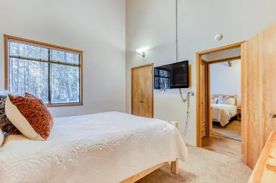 Dreamy mountain escape with hot tub, pools, golf, gym, & grill