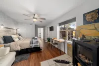 Charming Cabin with Fire Pit and Game Area - Cozy Mountain Retreat Hotels in Henderson County