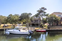 Private Boat Dock and Scenic Canal Views - Serene Charming Retreat Hotels in Hatteras