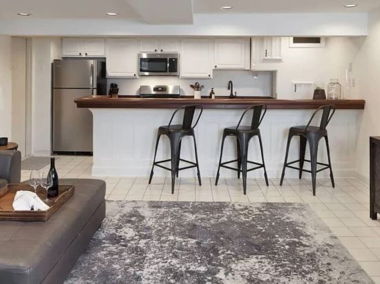 Charming Oasis with Home Office and Modern Amenities - Spacious Retreat