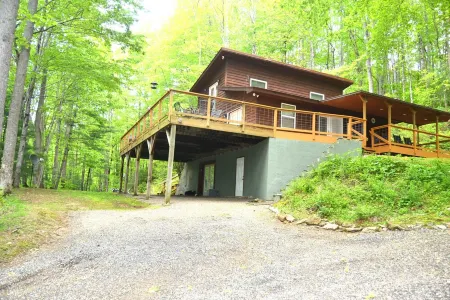 Locust Flats -  Pet-Friendly Mountain  Cabin =  Decks-Views-Firepit