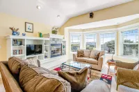 Ocean-view home with private hot tub, fireplace & grill - walk to beach Hotels in Newport