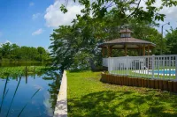 Lakefront Pool, Gazebo and Cozy Fire Pit - Stunning Lakeside Haven