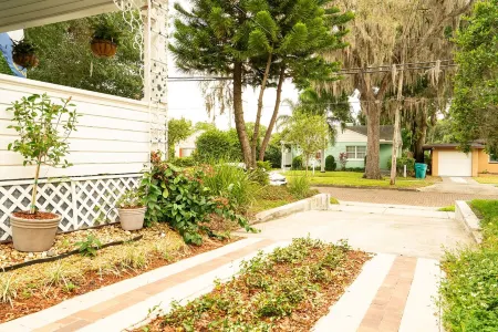 The Pied-à-terre in Downtown Отели рядом с достопримечательностью «Bridal Gown Studio Orlando»