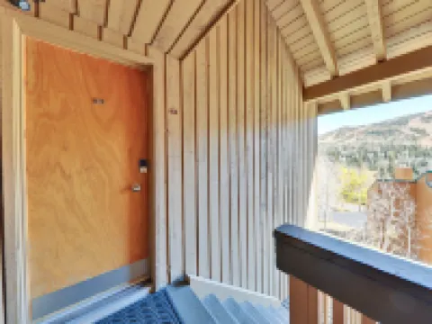 Cozy Mountain Getaway with Balcony and Rustic Kitchen - Inviting Retreat