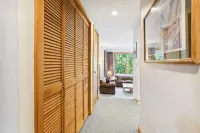 Charming Highridge Condo F2: Access to Pool, Hot Tub, and More!