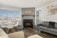 Ski-in Access and Modern Furnishings - Charming Mountain Getaway Hotels in Granby