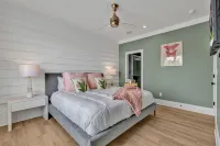 Rooftop Deck and Designer Furnishings - Luxurious Nashville Haven Hotels in Berry Hill