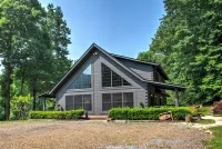 Idyllic Valley Views and Recreation Room - Charming Mountain Retreat