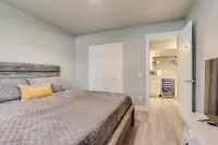 Projector, Foosball, Fenced Yard - Spacious Charming Retreat Hotels in Broomfield