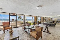 Wrap-Around Balcony and Pool Access - Stunning Beachfront Oasis Hotel a Redington Beach