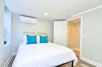 Cozy Patio and Spacious Living Area - Charming College Hill Haven Hotels in Providence