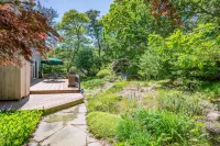 Stunning Outdoor Space and Relaxing Den - Charming Coastal Haven 차탐 호텔