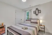 Pooler Charm: Cozy Retreat Minutes from Savannah