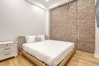 Roami at the Churchill | 2 Bedroom w/ Balcony Hotels in Arts-Warehouse