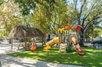 Kampground Waterfront Paradise /w Private Dock, BBQ and Kayaks - บ้านพักหลังเล็ก