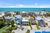 Spacious Living and Bay Views - Charming Coastal Oasis 센터 포르 더 아츠 오브 보니타 스프링스 주변 호텔