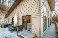 Inviting Lounge with BBQ and Roku TV - Charming Downtown Escape Hotels in Knox County