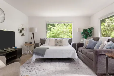 Dual Homes in Nature's Embrace with Privacy and History - Serene Getaway Отели рядом с достопримечательностью «Lavender Wind Farm»