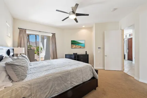 Luxurious Golf Pool Oasis-Firepit, Hot tub, WiFi, Fireplace