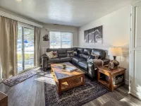 Inn Building Condo #112 -updated beautiful condo Hotel a Garden City