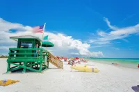 Completely Renovated "Beach House on Siesta"