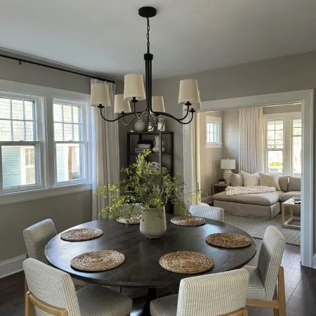 Cozy and accomodating designer home near downtown and McKennan Park - sleeps 10+