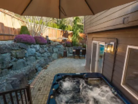 Ultimate Group Getaway: Near Ferry, Hot Tub and Games Hotels in Mukilteo