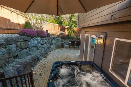 Ultimate Group Getaway: Near Ferry, Hot Tub and Games Отели в г. Мекилтео