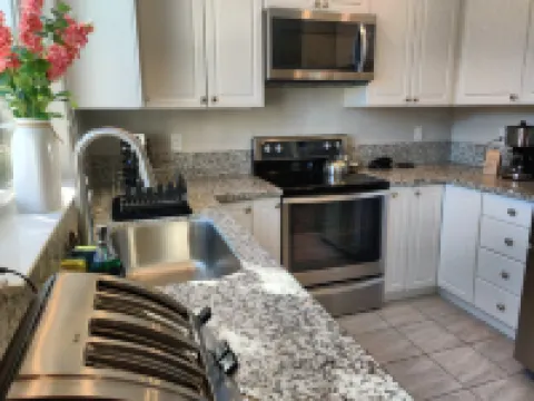 Tranquil Oasis - Private Yard and Serene Setting