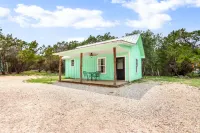 Cozy Cabin with Scenic Views and Fire Pit - Charming Hill Country Retreat Hotels in Hays County