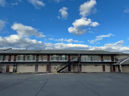 Royal Motel Отели рядом со станцией Secaucus Junction