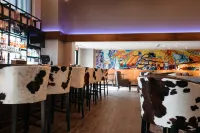 Revel Hotel des Moines Urbandale, Tapestry Collection by Hilton - bar