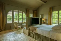 Baumanière - les Baux de Provence Hotels in Les Baux-de-Provence