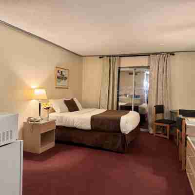 Divya Sutra Plaza and Conference Centre, Vernon, BC Rooms