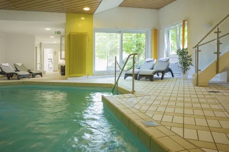 Dom Hotel Отели рядом с достопримечательностью «Textil- und Industriemuseum»