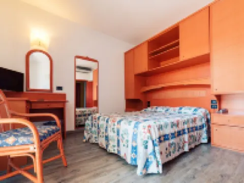 Hotel Brioni Mare イェーゾロのホテル