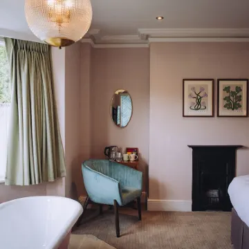 The Drummond at Albury Hotels near Stoke Park