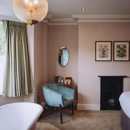 The Drummond at Albury Отели рядом с достопримечательностью «Университет Суррей»