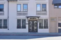 1110酒店 鄰近美國國防語言學院的酒店