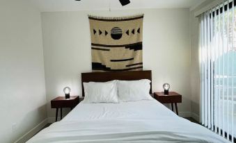 Walkable Ots, Heated Poolside Mid Century Condo