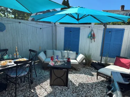West End Escape - Modern 2 Br - Parking - Private Patio w/ Grill + Firepit